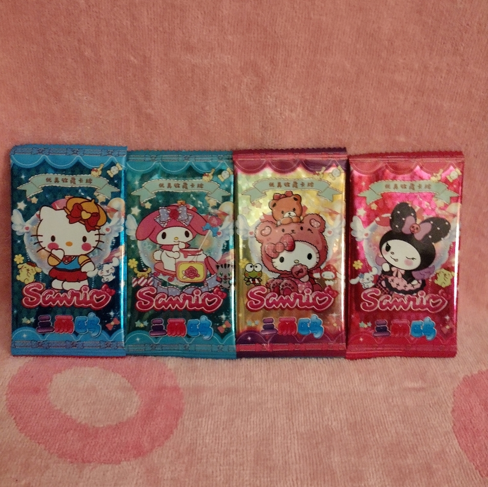 EXCLUSIVE - Hello Kitty & Friends Official Sanrio Card Pack Set - (4 Packs) - Picture 2 of 11